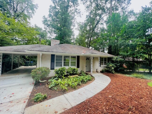 Building Photo - Charming 3-Bed, 2-Bath Ranch in Prime Atlanta Location