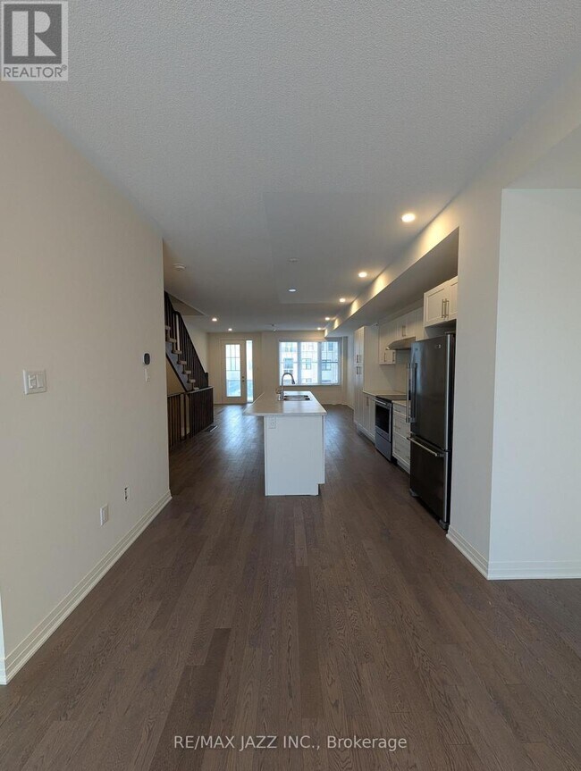 Photo - 19 Clarington Blvd