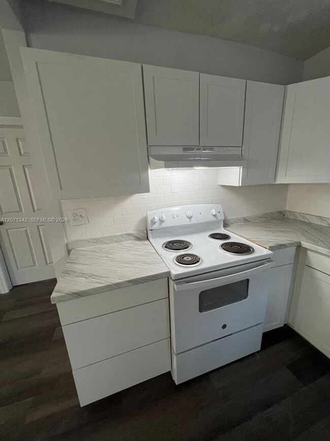 Photo - 5703 Ave B