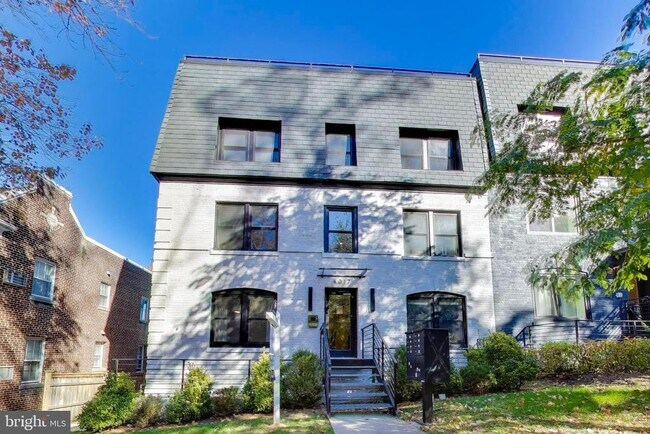 Photo - 4017 Davis Pl NW Unit 3