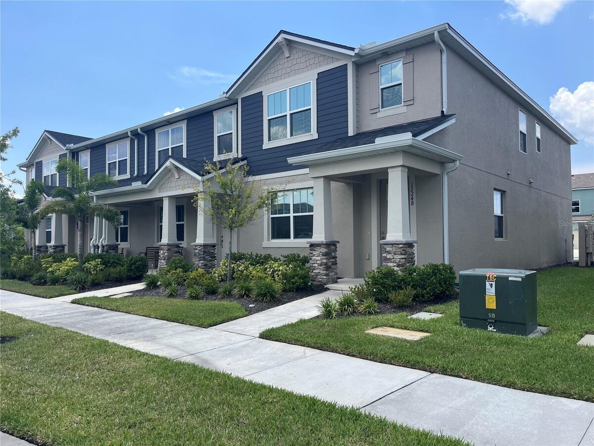 Photo - 12248 Linear St