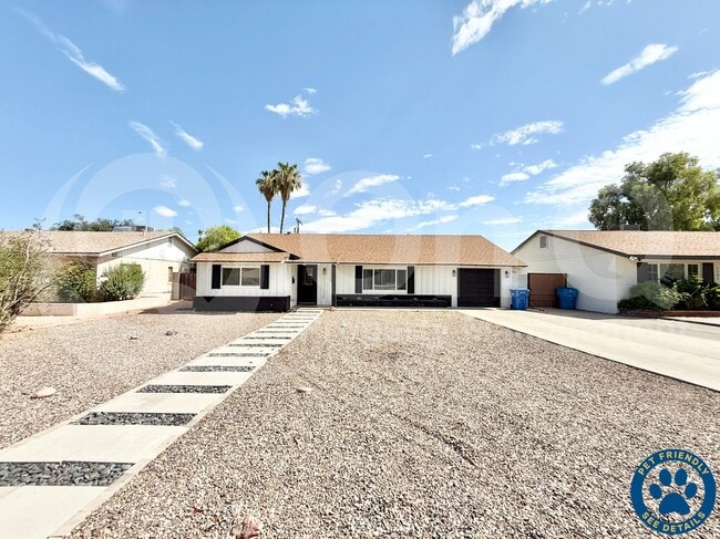 Building Photo - 1725 W Mitchell Dr Rental