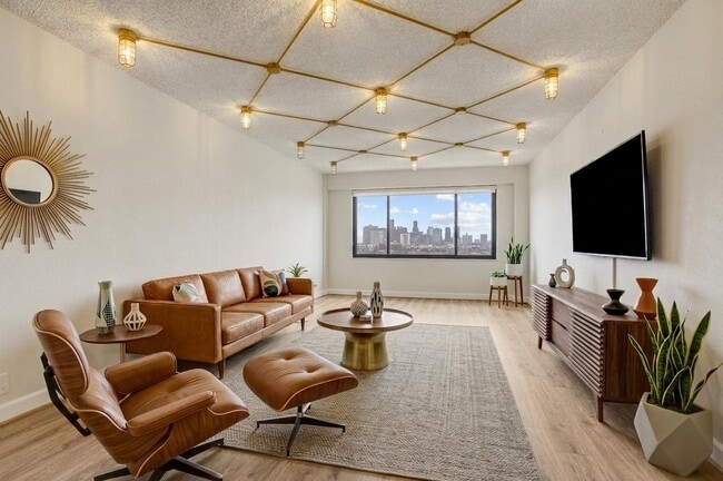 Building Photo - 1400 Hermann Dr Unit 15D