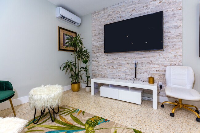 Photo - 1029 79th St