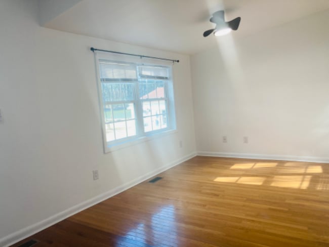 Photo - 18342 Clarke Rd