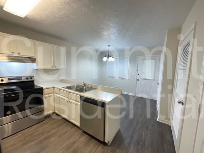 Photo - 2783 Coventry Green SE