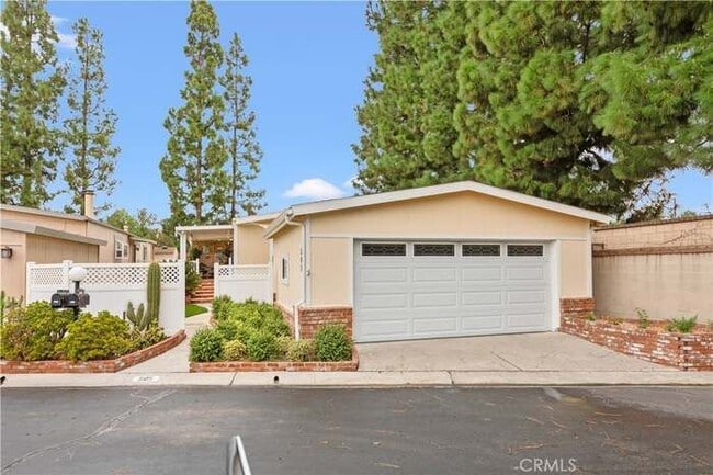 Building Photo - 5200 Irvine Blvd Unit 505
