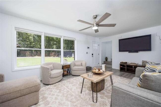 Photo - 2225 Sargent Pl SE