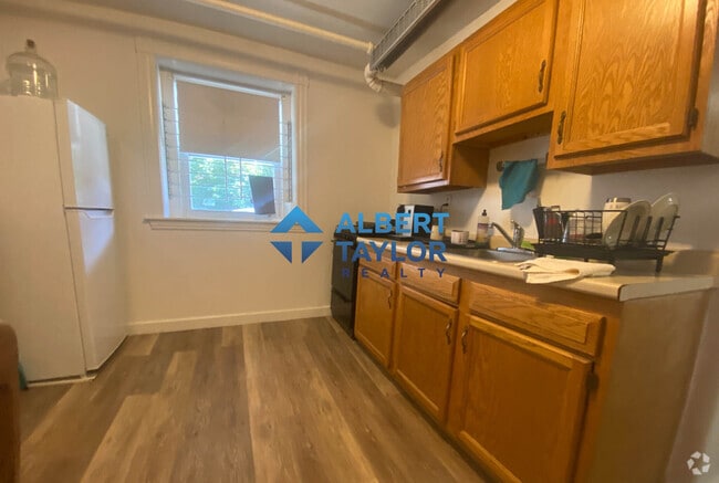 Building Photo - 1581 Beacon St Unit A Rental
