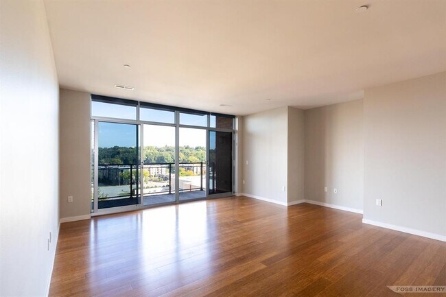 Photo - 625 N Segoe Rd