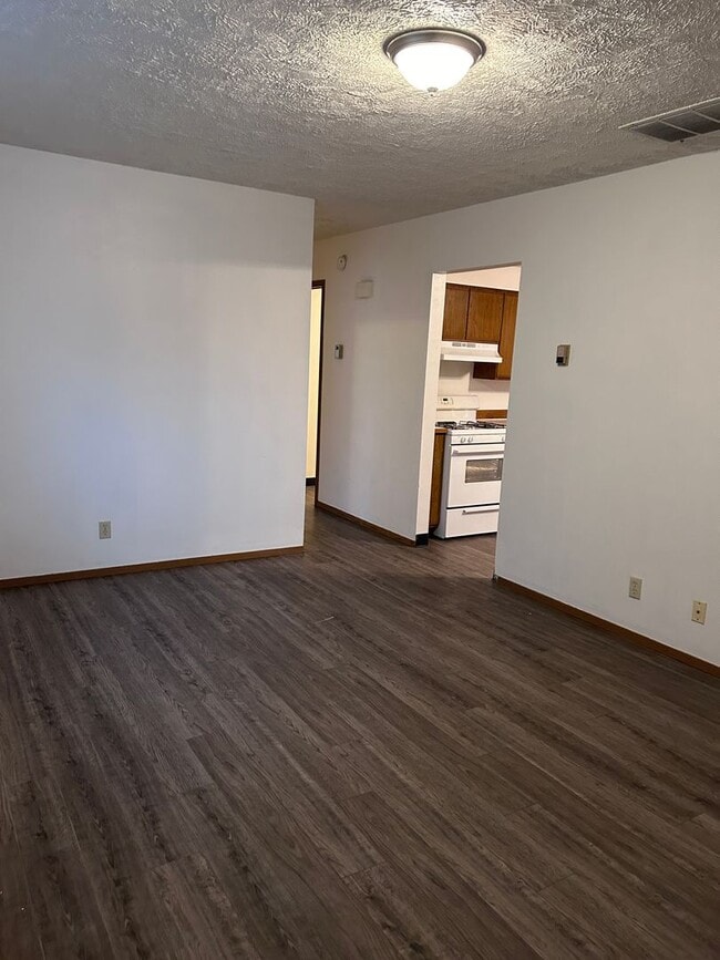 Photo - 220 W 2nd St