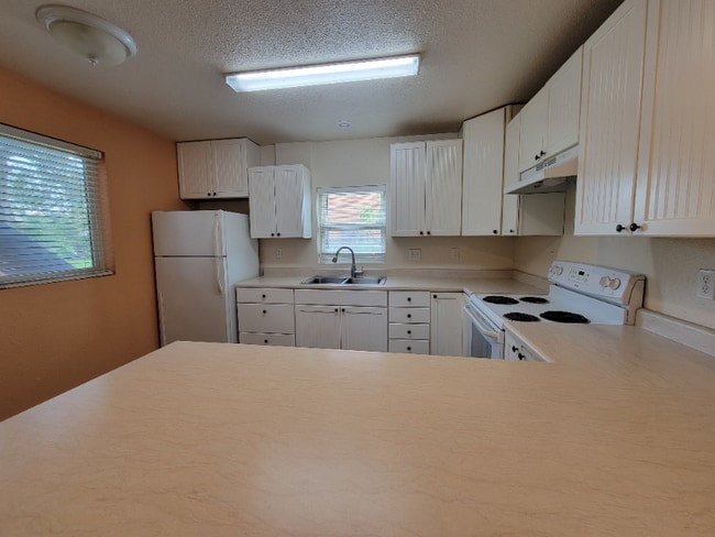 Building Photo - 837 Denver St Rental