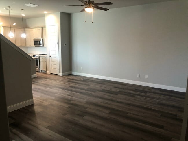 Photo - 4933-5015 Villas Dr