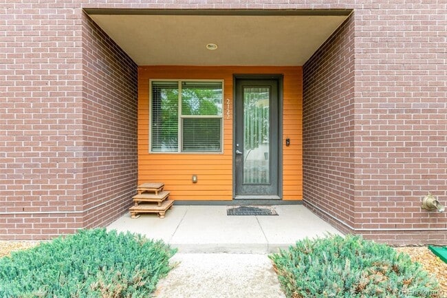 Photo - 2122 Clay St Townhome