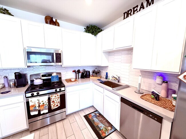 Photo - 35377 W Santa Monica Ave