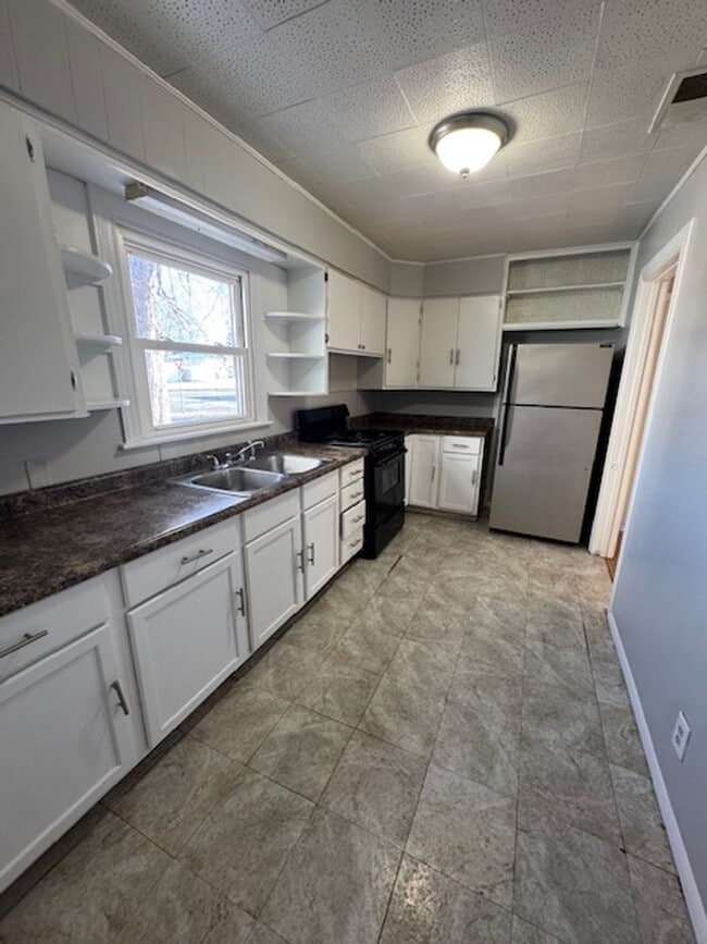 Photo - 608 State St