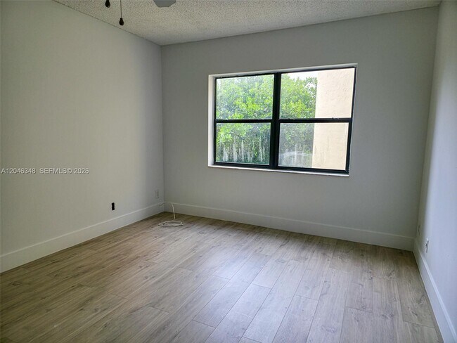 Photo - 8290 Lake Dr Unit 422