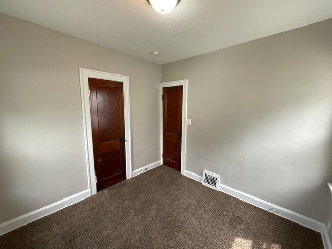 Photo - 9613 Sladden Ave Unidad 9613 Sladden Avenue Down