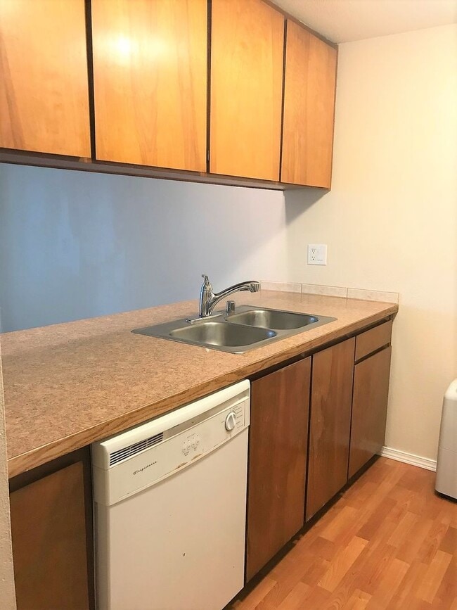 9717 Danwood Ln NW Unidad Danwood 9717 Unit 3