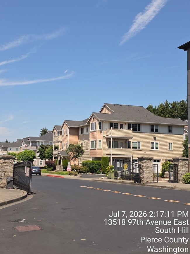 Building Photo - Trio Residences Puyallup condo - 2 bedroom, 2 bathroom with 2 car garage located in gated communi...
