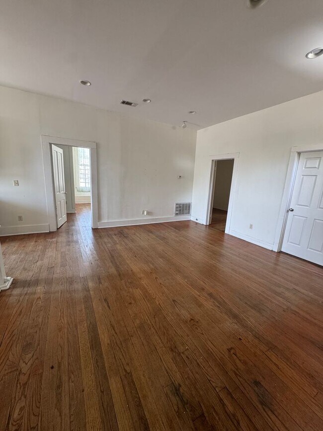 Photo - 1015 Queen City Ave Unidad 1