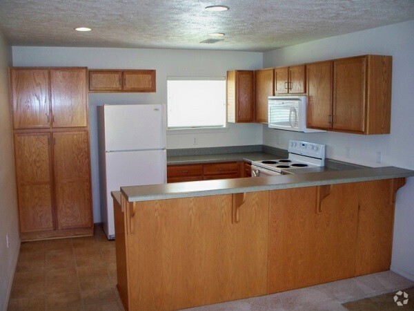 Building Photo - 3 Bedroom 2 Bath Apartment on the top floo...