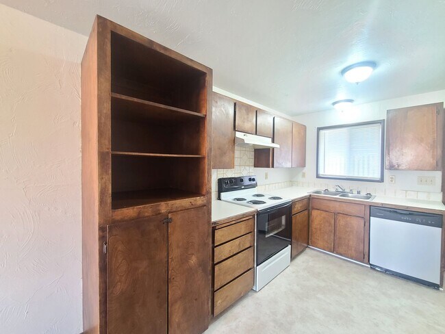 2410-2414 E Queen Ave