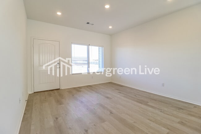 Photo - 41 Remington Ln