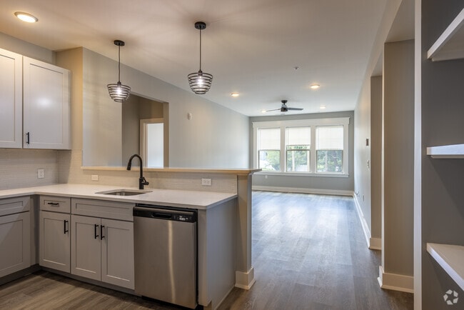 2BR, 2BA - 1,272SF