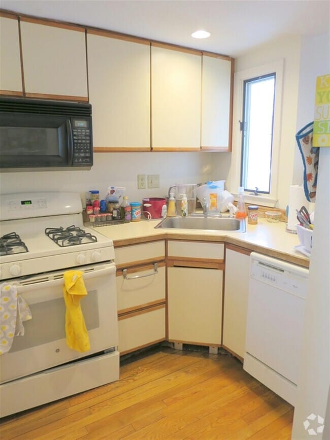 Building Photo - 34 Union St Unit 1 Rental