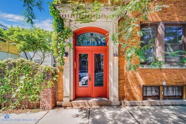 Building Photo - 2774 N Kenmore Ave Unit 2