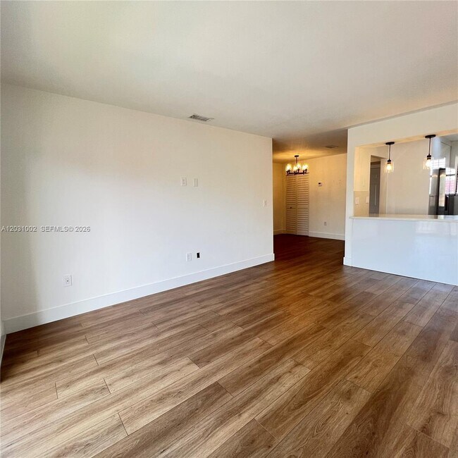 Photo - 8425 NW 8th St Unidad 406
