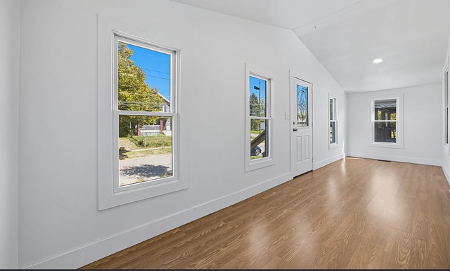 Photo - 867 E 12th Ave