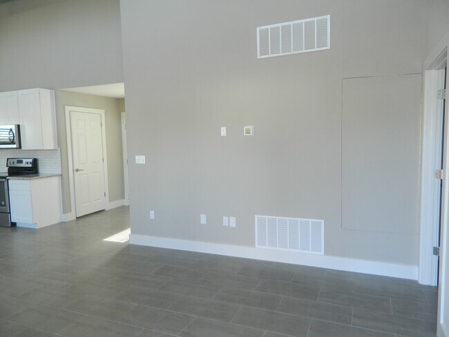 Photo - 4401 Hank Ave Unit B