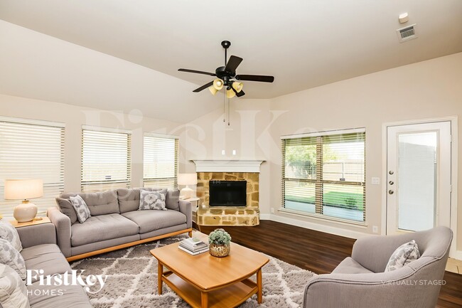 Photo - 826 Graham Dr