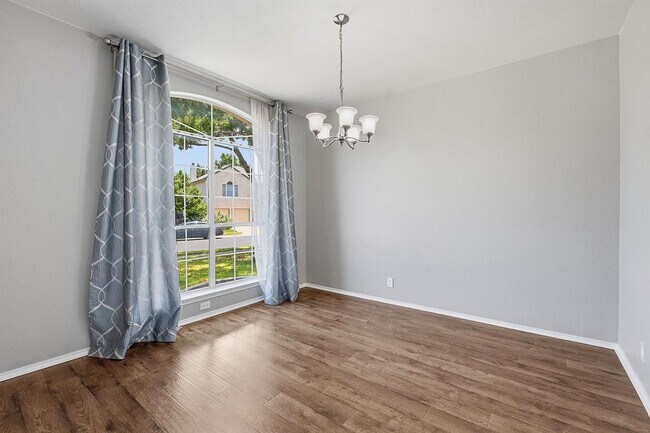 Photo - 5003 Cleves St