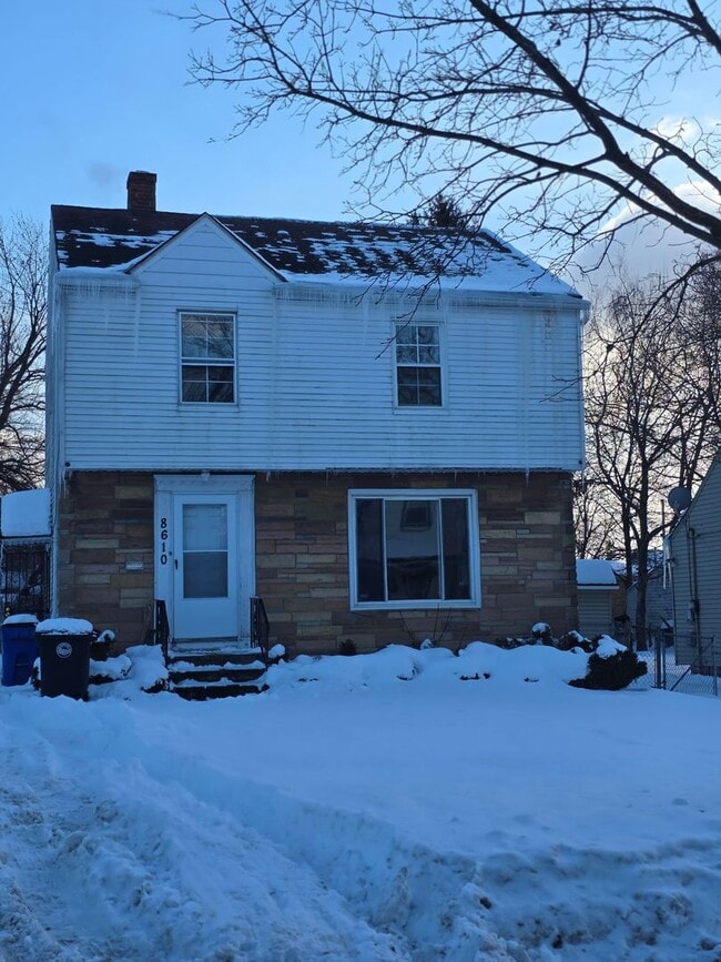 Building Photo - 3 Bedroom Updated Single Family Home Unit 8610 Rosewood Avenue