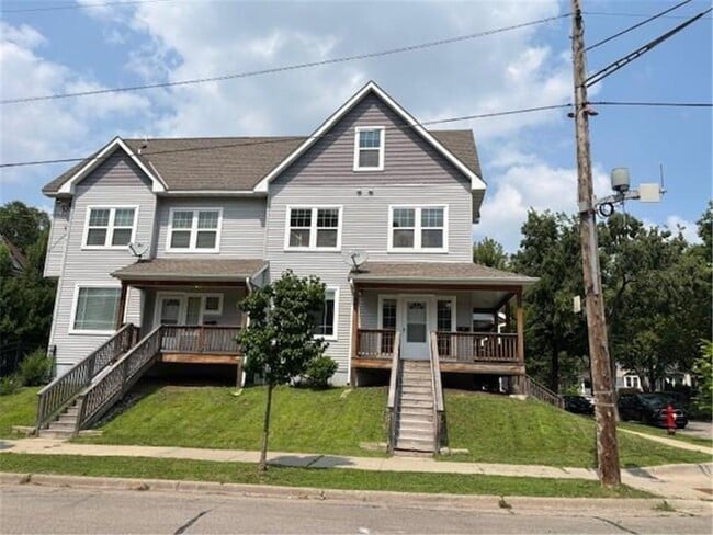 Building Photo - 600 W 32nd St Rental