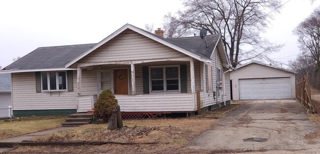 Building Photo - 3307 Hoover Ave