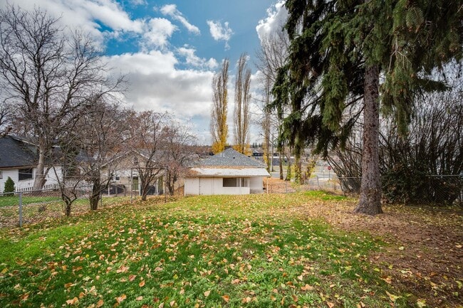 Building Photo - JUST LISTED! The Perfect Place for Students to Call Home