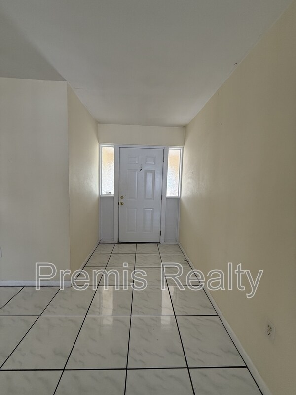 Photo - 2238 Colonial Dr