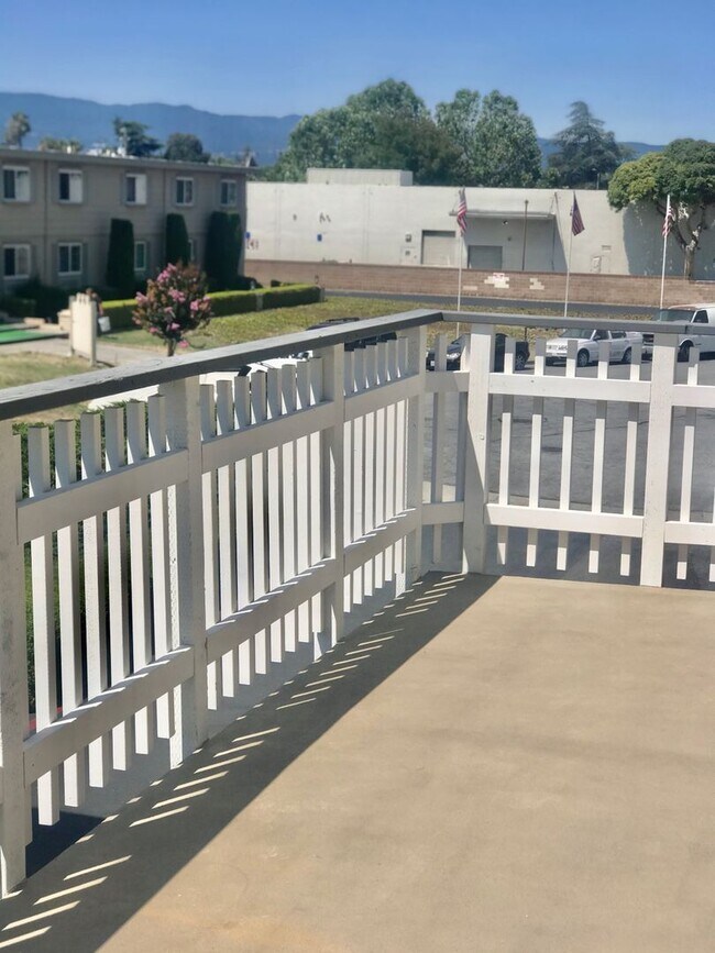 Photo - Colonial Way Apartments