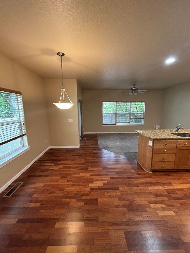 Photo - 2000 NW Yohn Ranch Dr