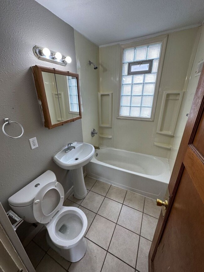 Photo - 3822 N 16th St Unit 3822A (Upper)