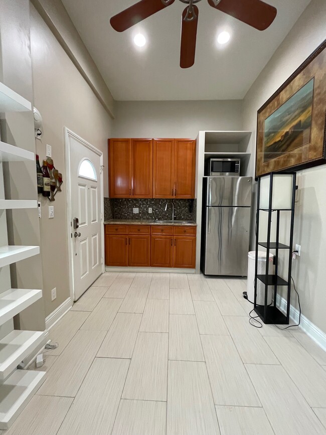 Photo - 7524 Fountain Ave Unit .5