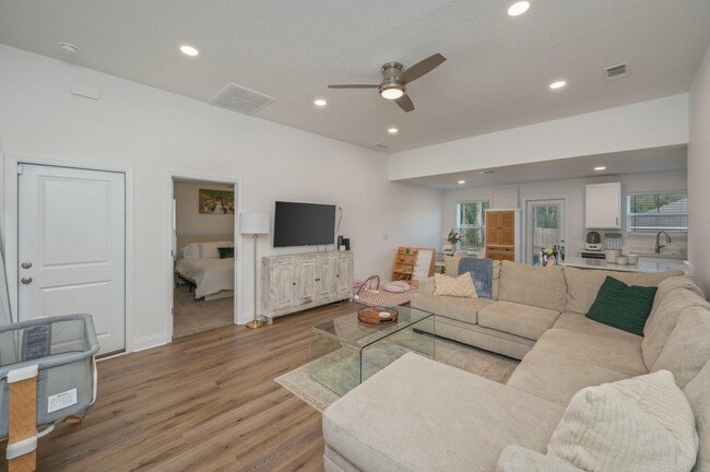 Photo - 691 S 11th St