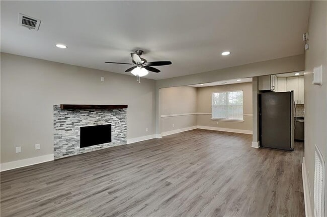 Photo - 104 Silvergrass Dr