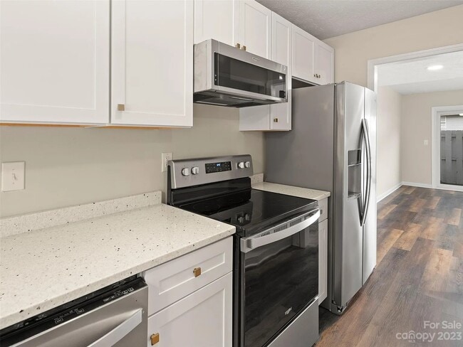 Photo - 305 Southway Garden Rd