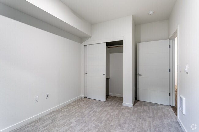 1BR, 1BA - 607 SF