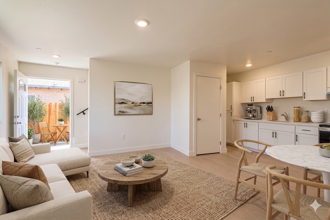 Building Photo - 2026 Luxury 4 & 6 Bedroom Unit #734